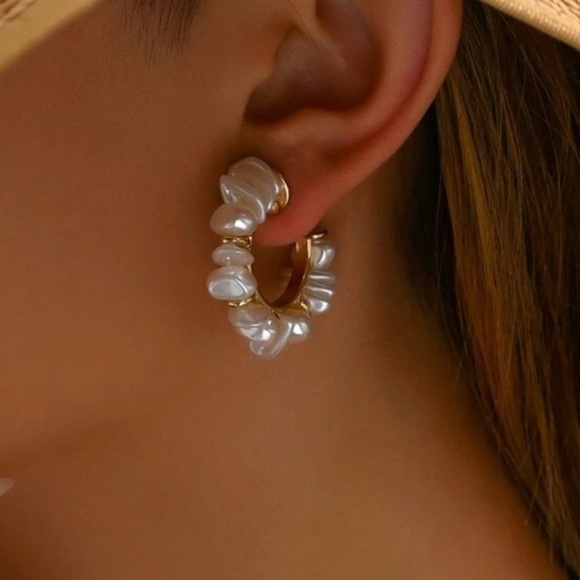 pearl gold elegant hoop earrings - Picture 6 of 7